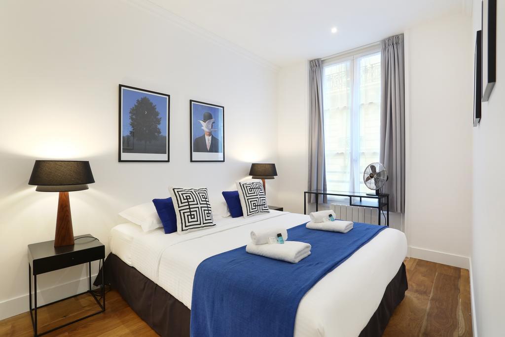 Rent A - Blanche Parijs